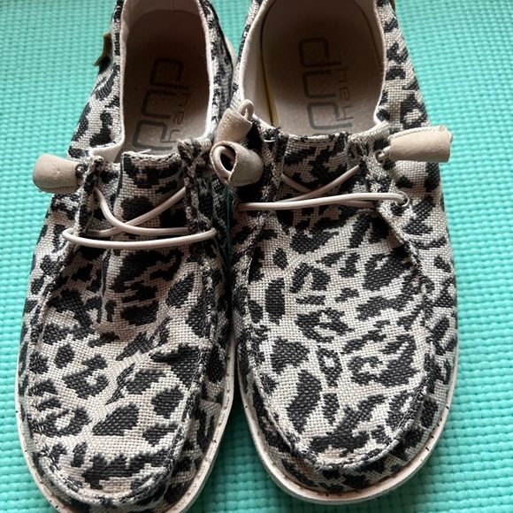 Hey Dude size 5 - Picture 7 of 13